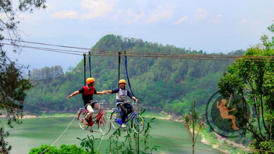 Sepeda Gantung di Ngebel Adventure Park