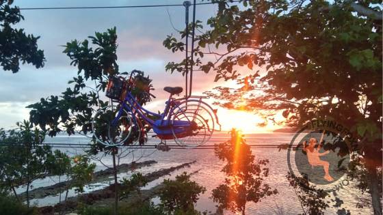 Sepeda Gantung di Pantai Cinta Pulau Kangean