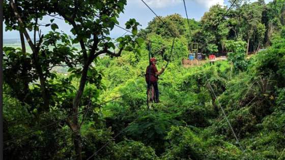 Sepeda Gantung di Wisata Gunung Pinang Serang Banten