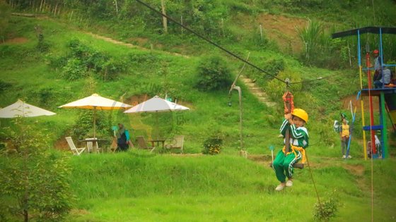 Pemasangan Flying Fox Anak 50 Meter untuk Wahana Outbound di Tuban